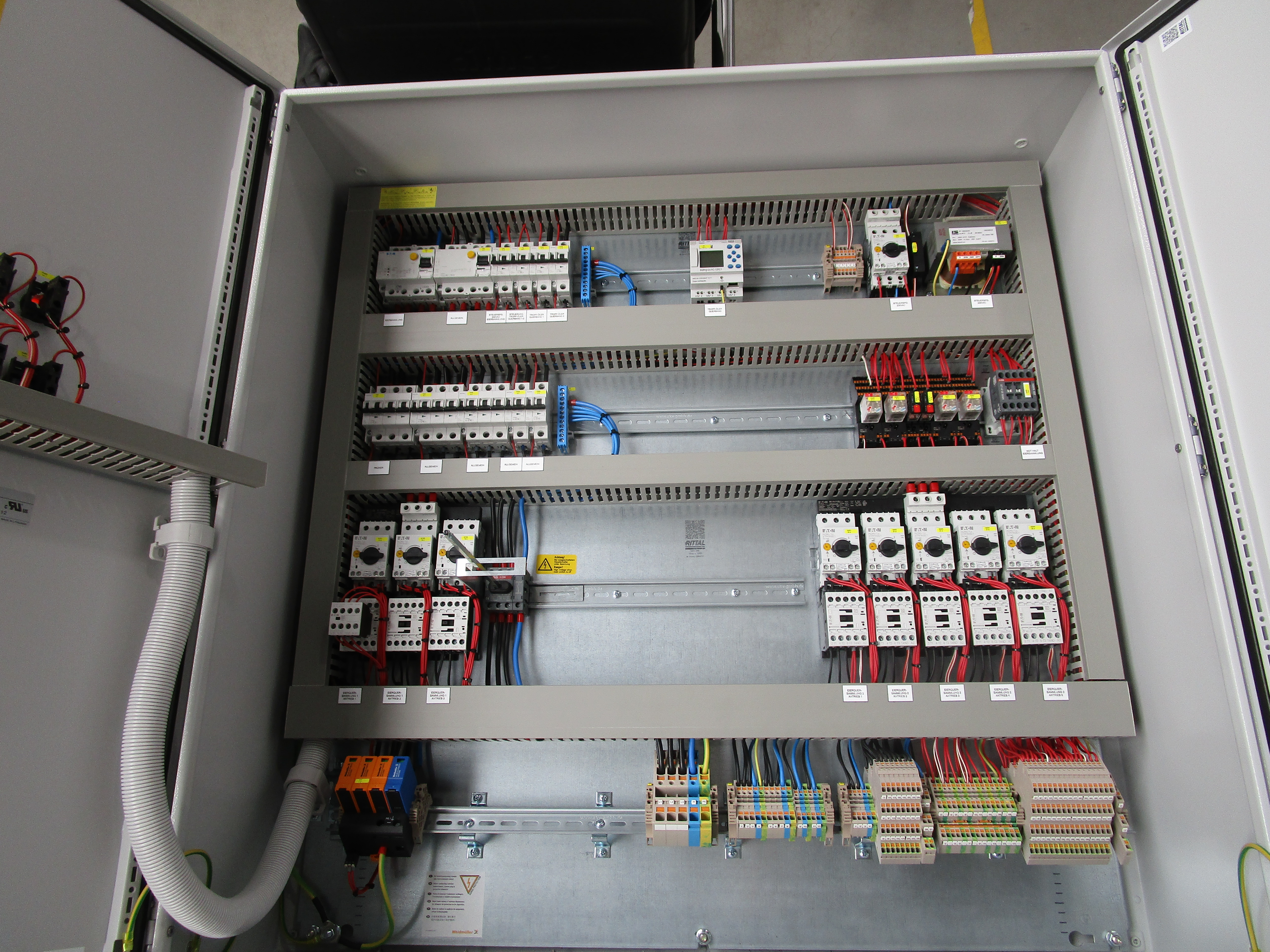 Switch cabinet 2x Cross belts, 8x drives, 2x drip oilers